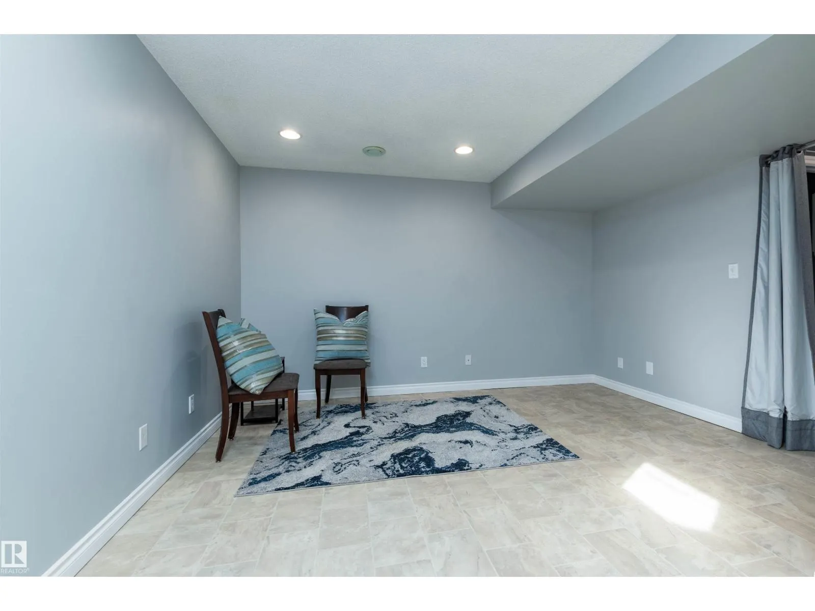 445 CHARLOTTE CR