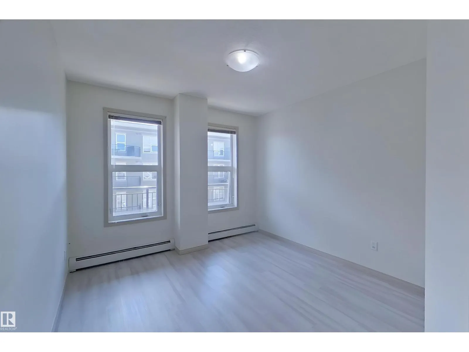 #1-518 4245 139 AV NW