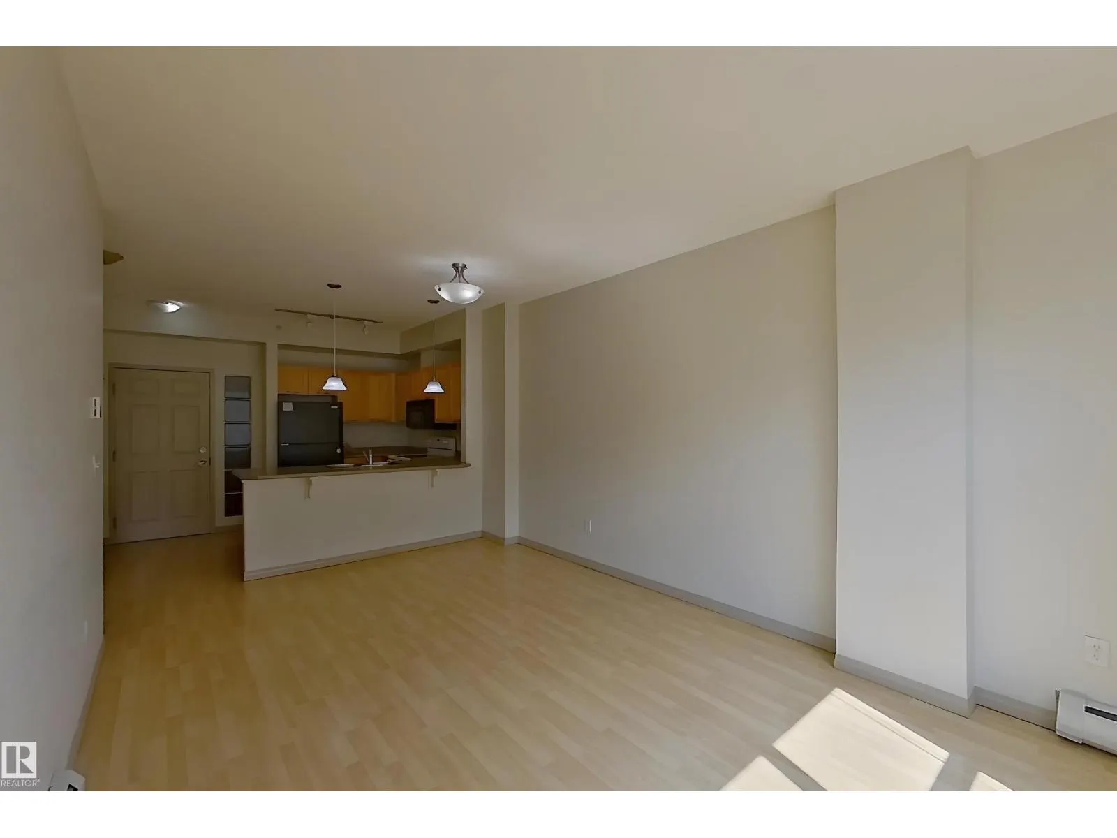 #1-518 4245 139 AV NW