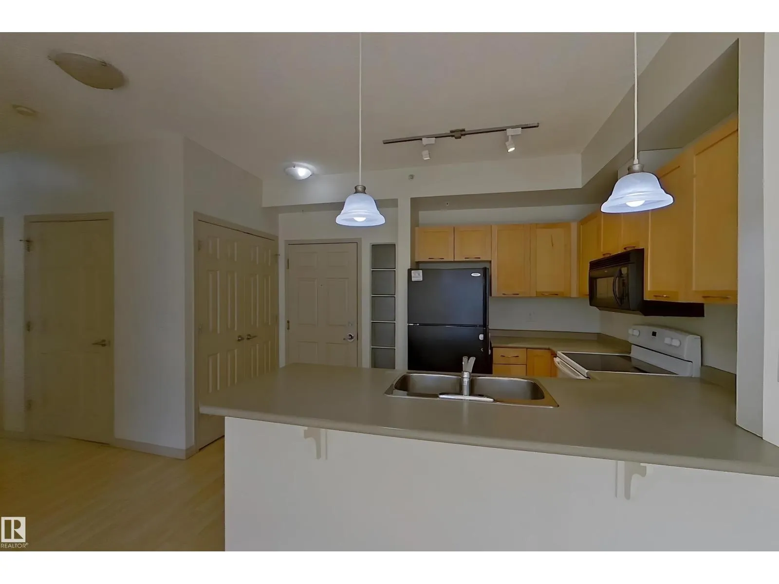 #1-518 4245 139 AV NW