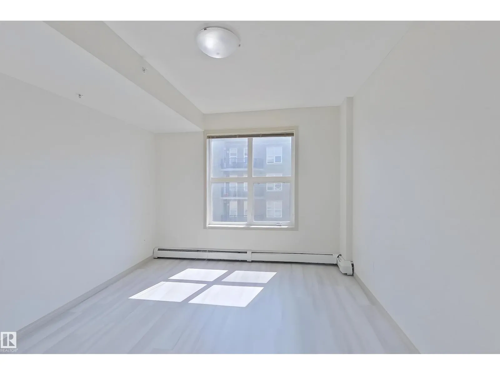 #1-518 4245 139 AV NW