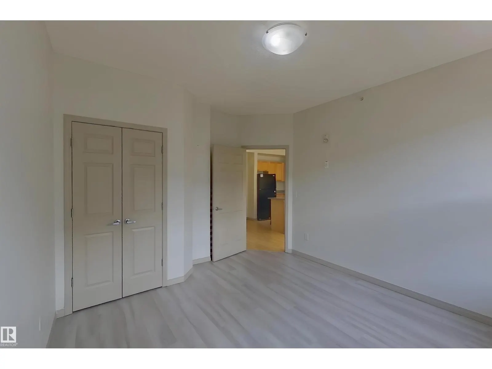 #1-518 4245 139 AV NW