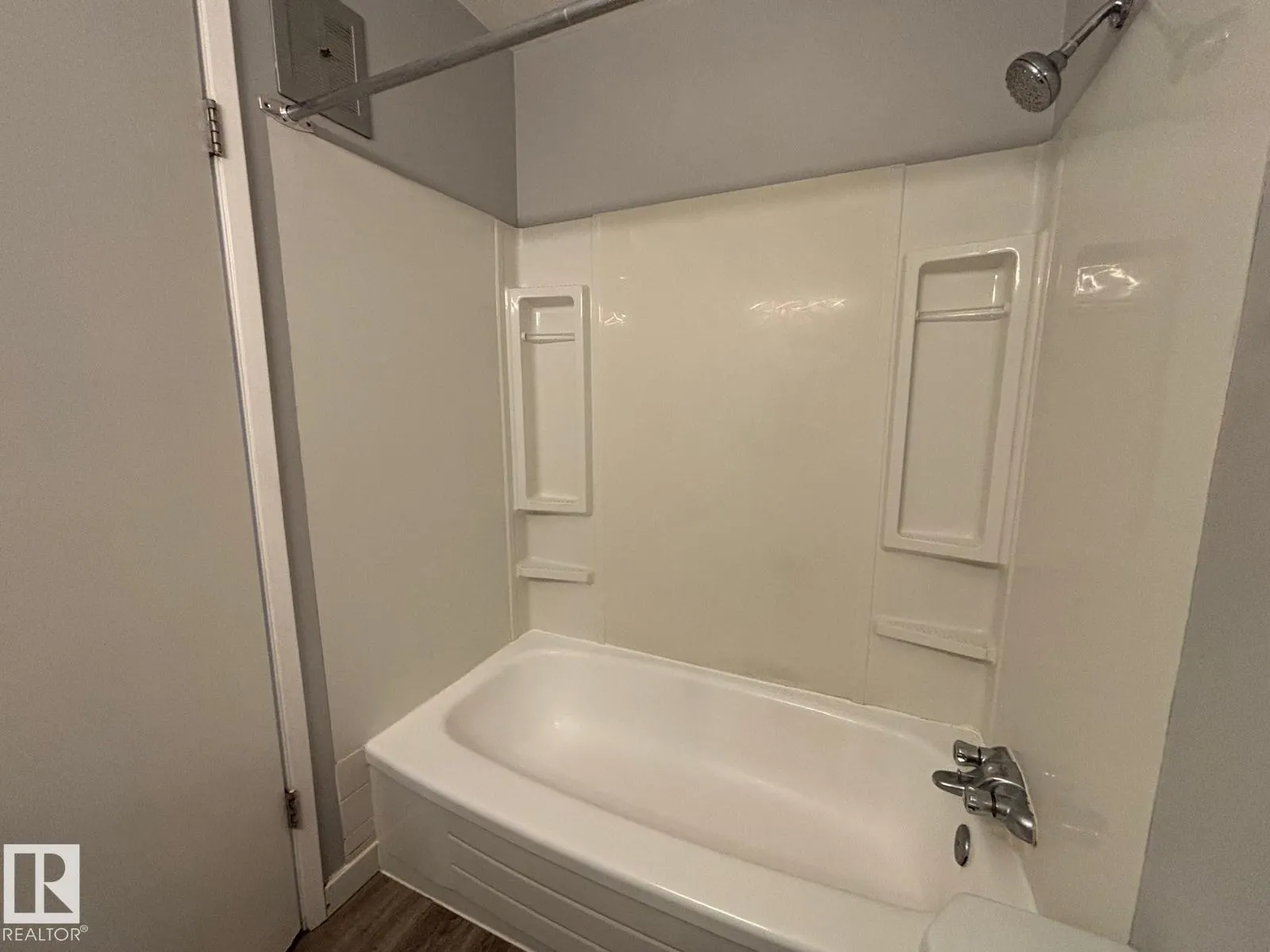 #323 15105 121 ST NW