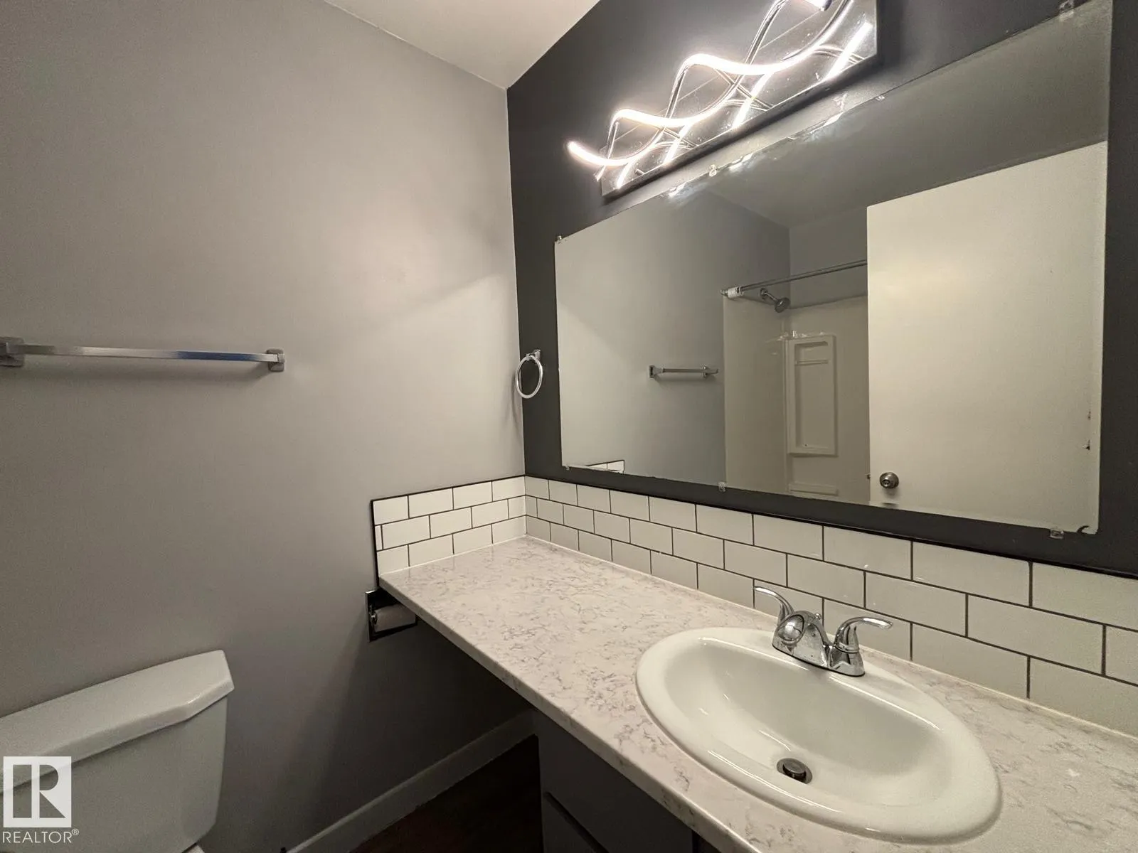 #323 15105 121 ST NW