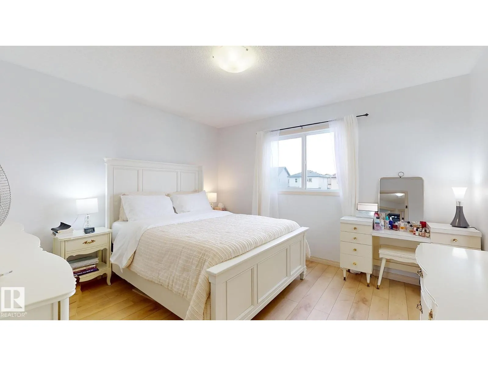8740 180 AV NW