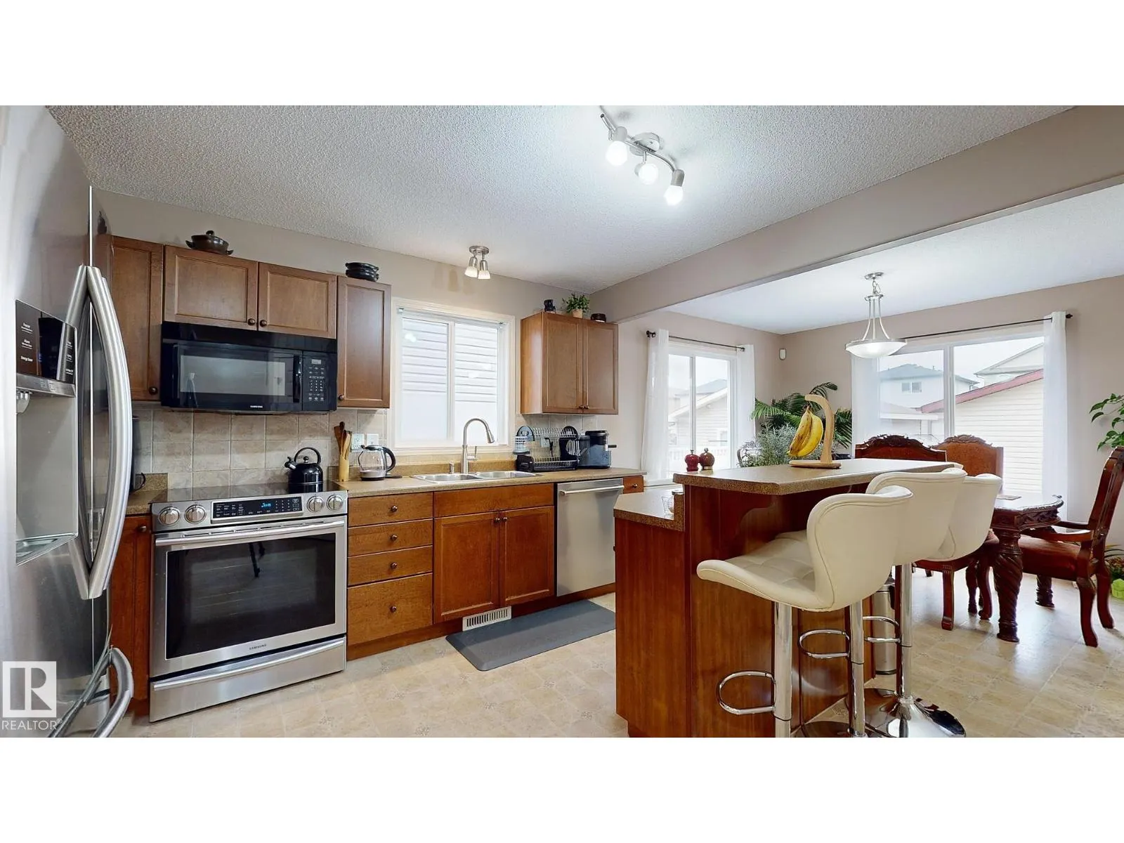 8740 180 AV NW