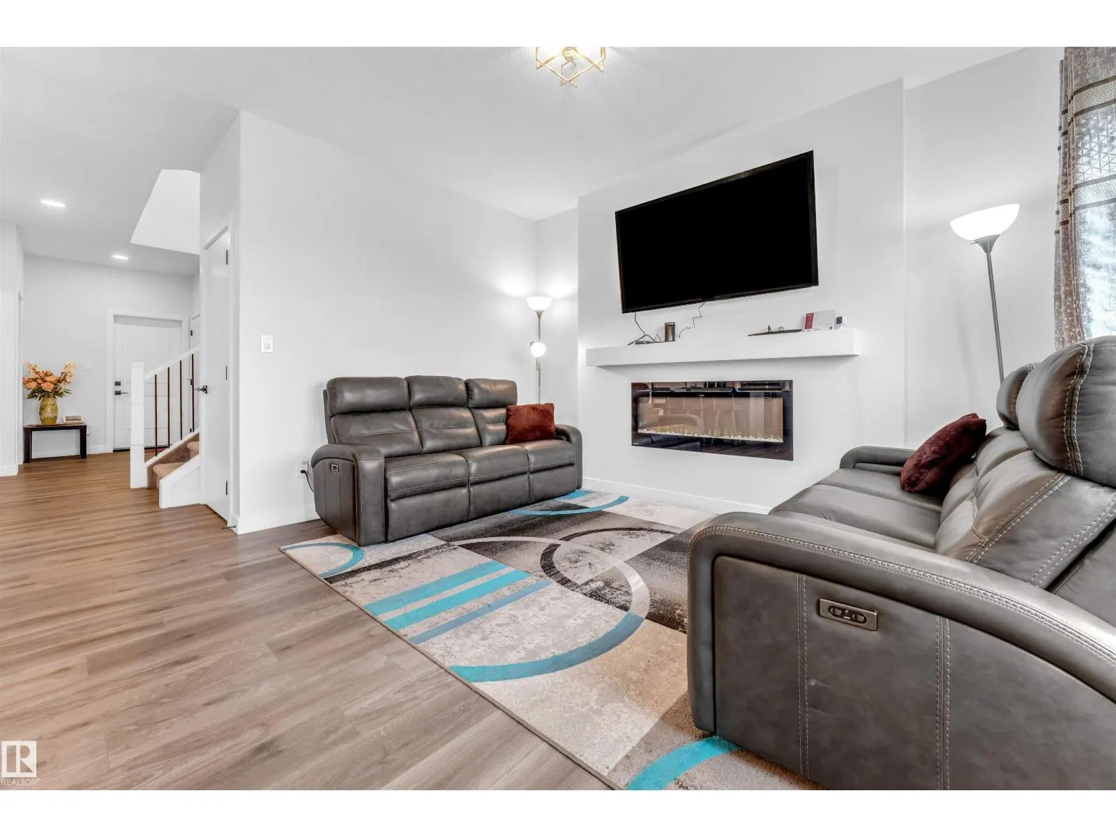 4708 177 AV NW