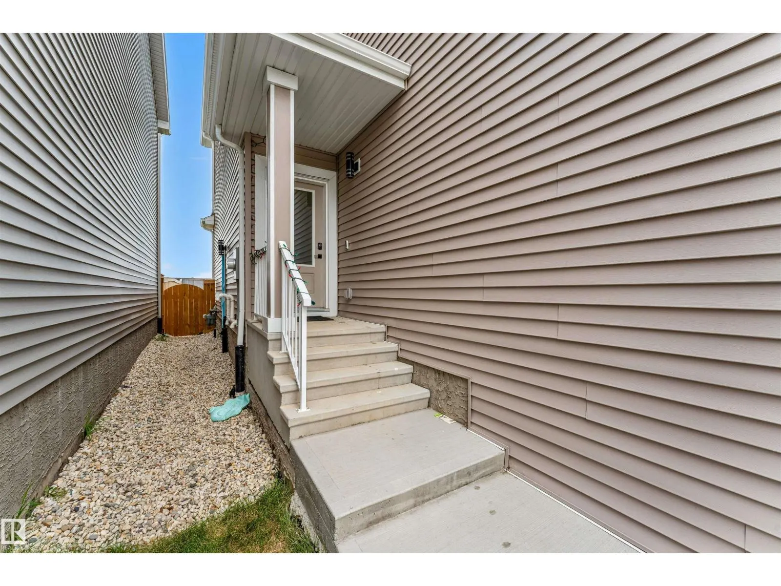 4708 177 AV NW