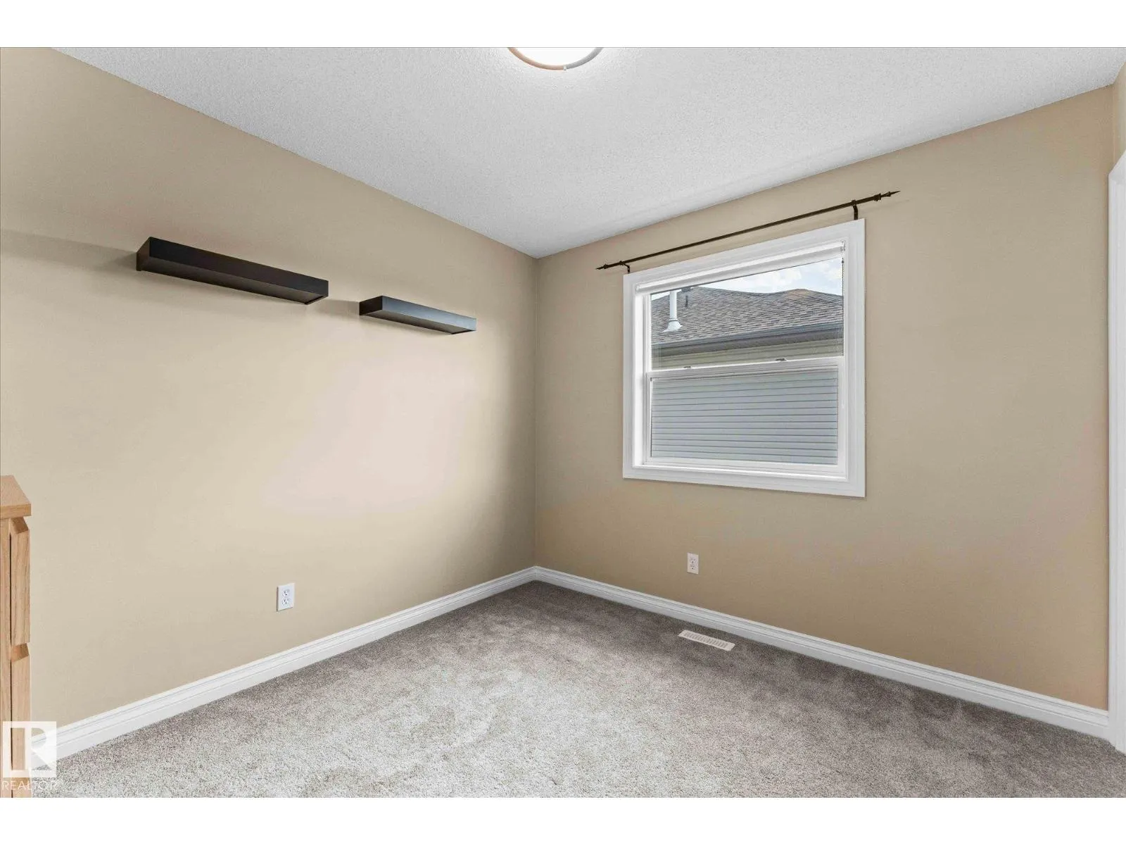 26 LINKSIDE WY