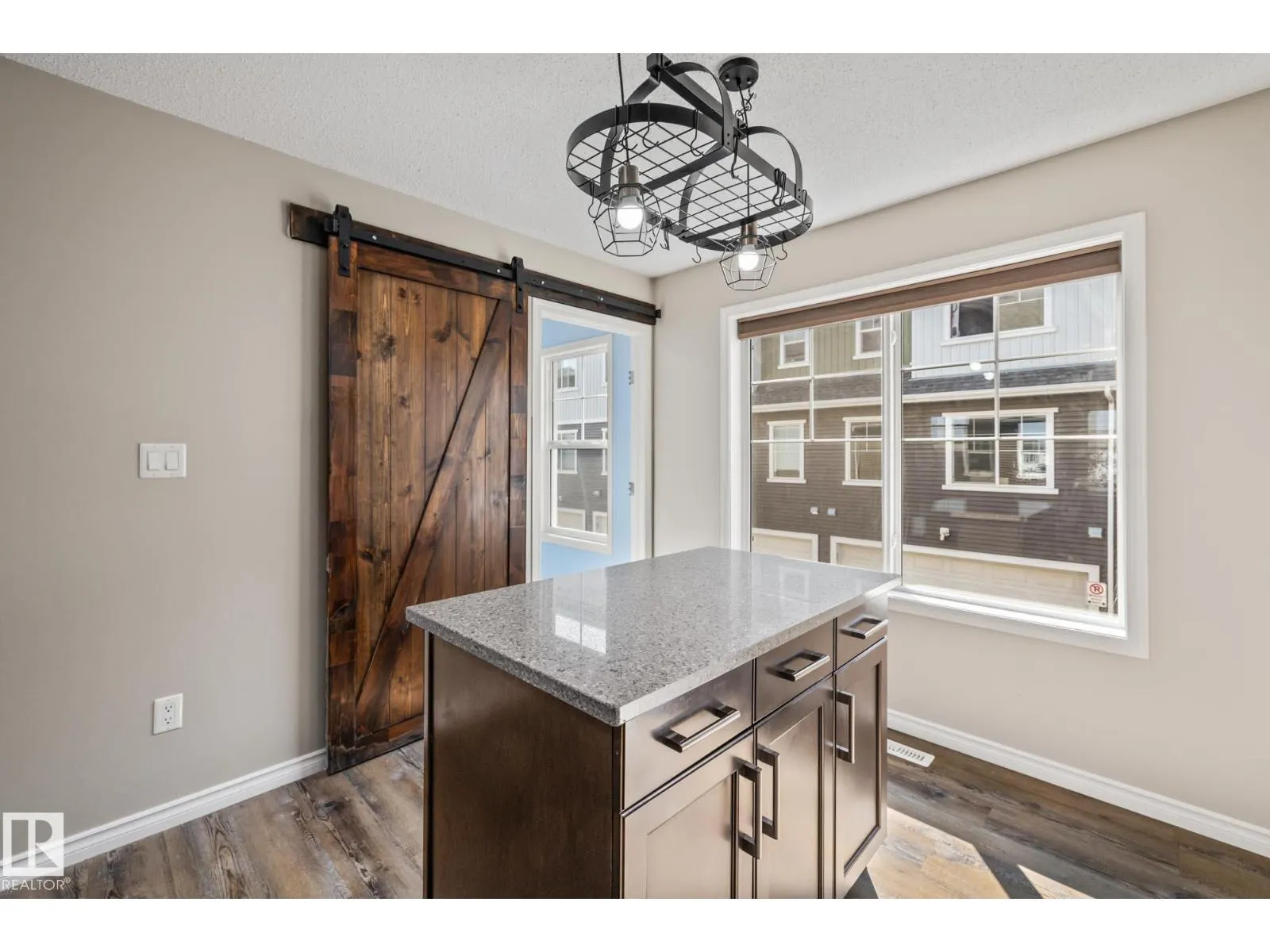 #18 7385 EDGEMONT WY NW