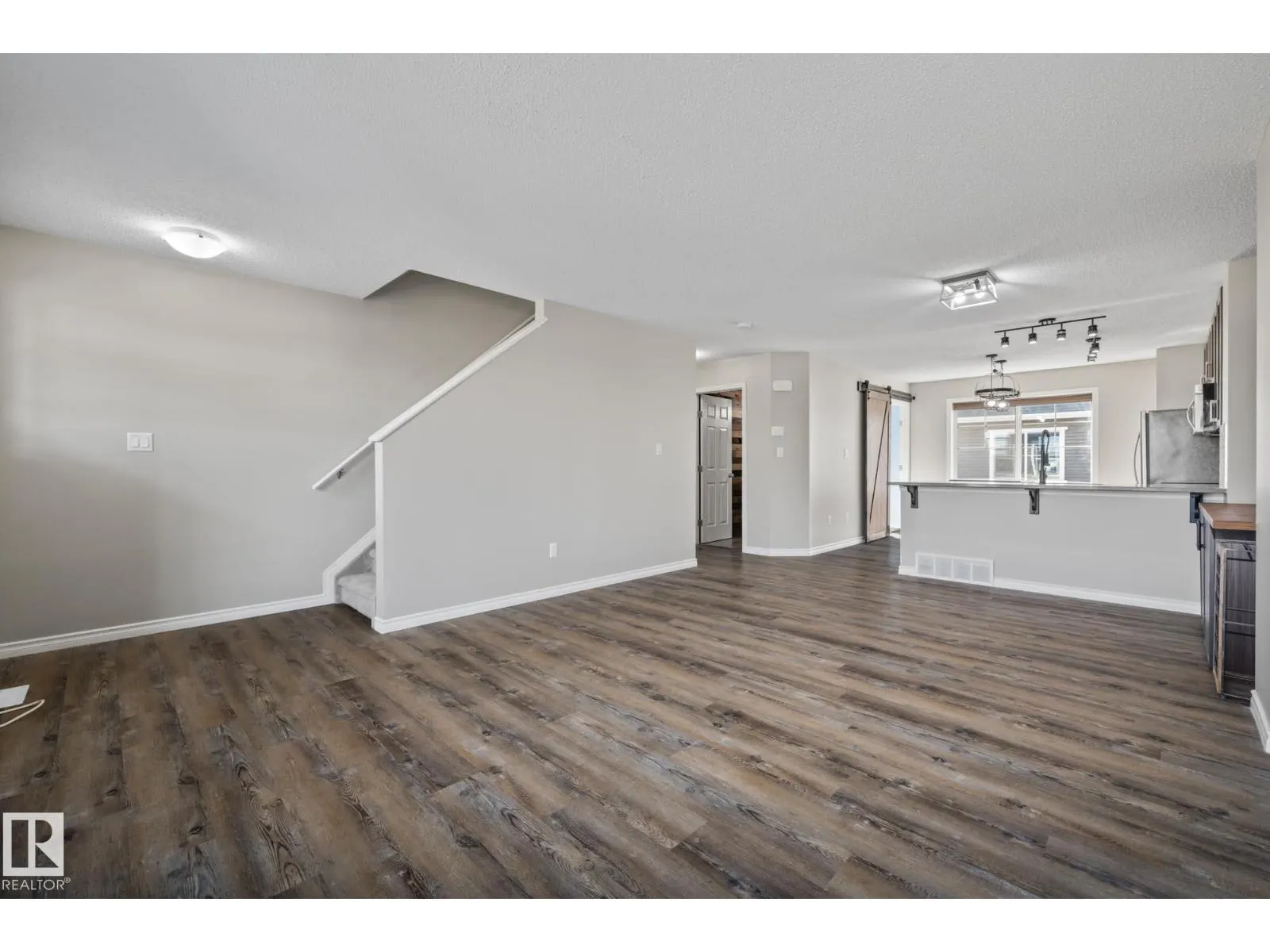#18 7385 EDGEMONT WY NW
