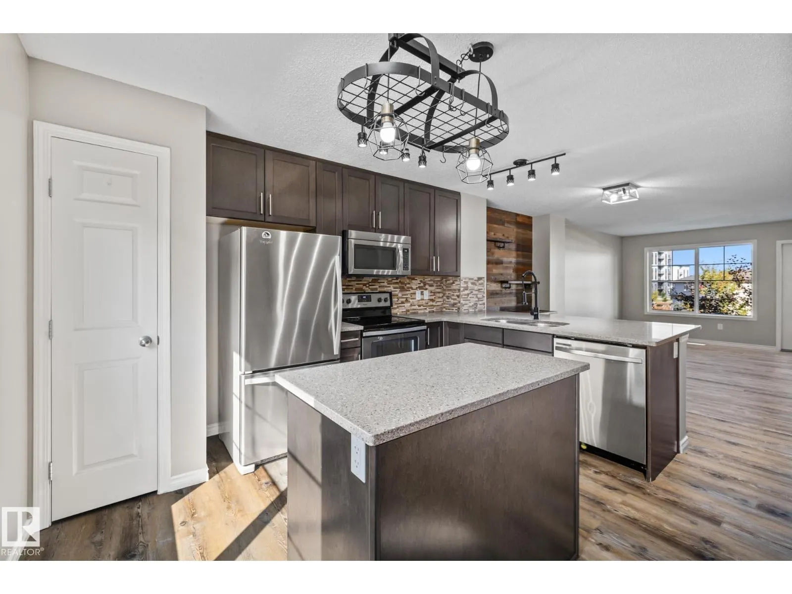 #18 7385 EDGEMONT WY NW