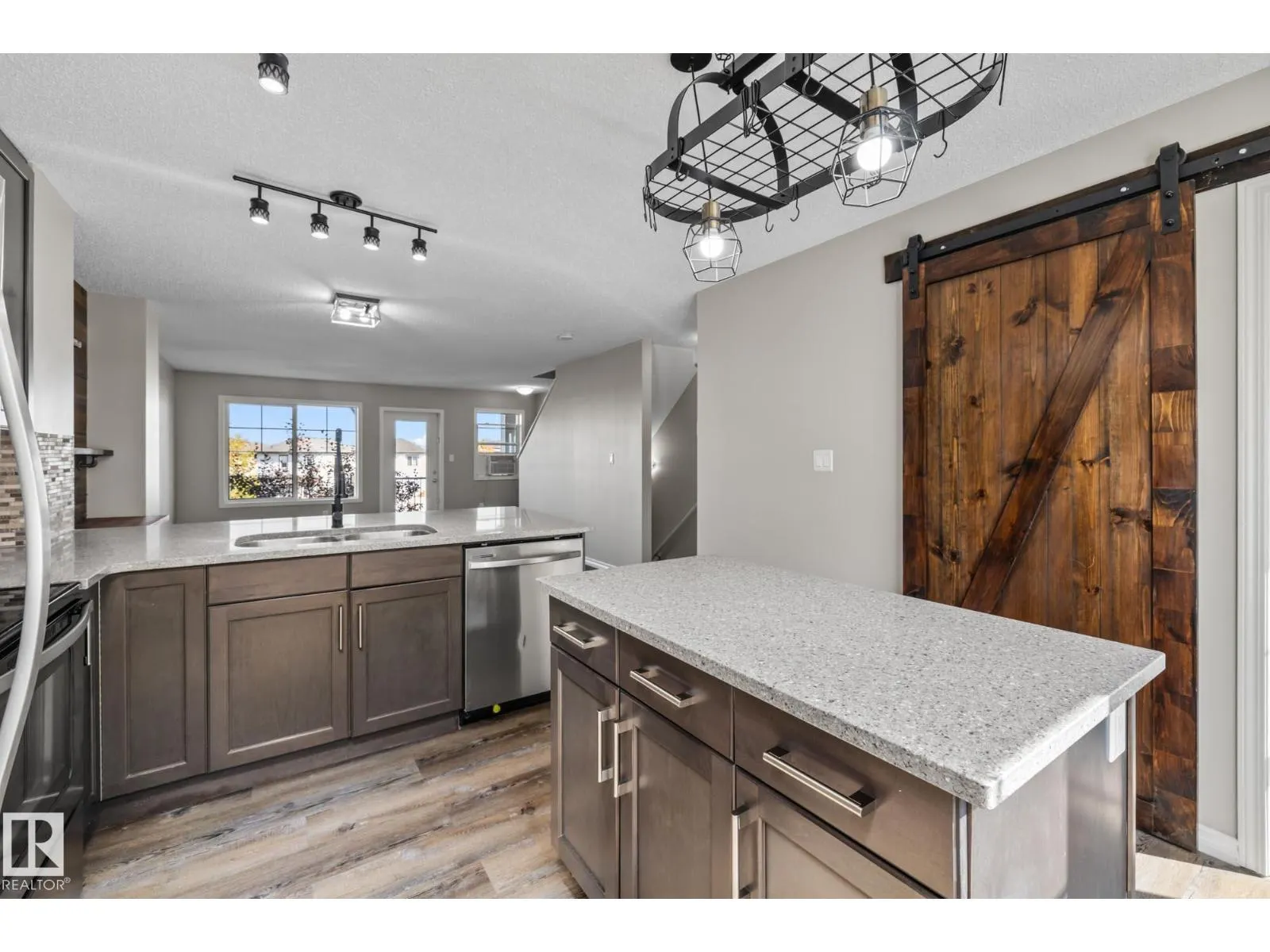 #18 7385 EDGEMONT WY NW