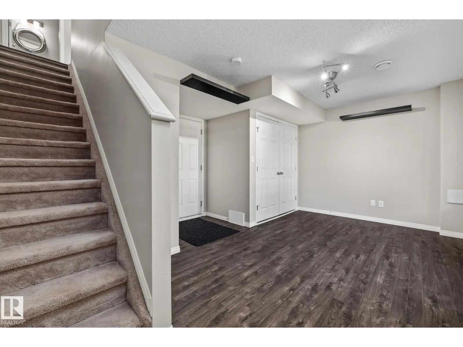 #18 7385 EDGEMONT WY NW