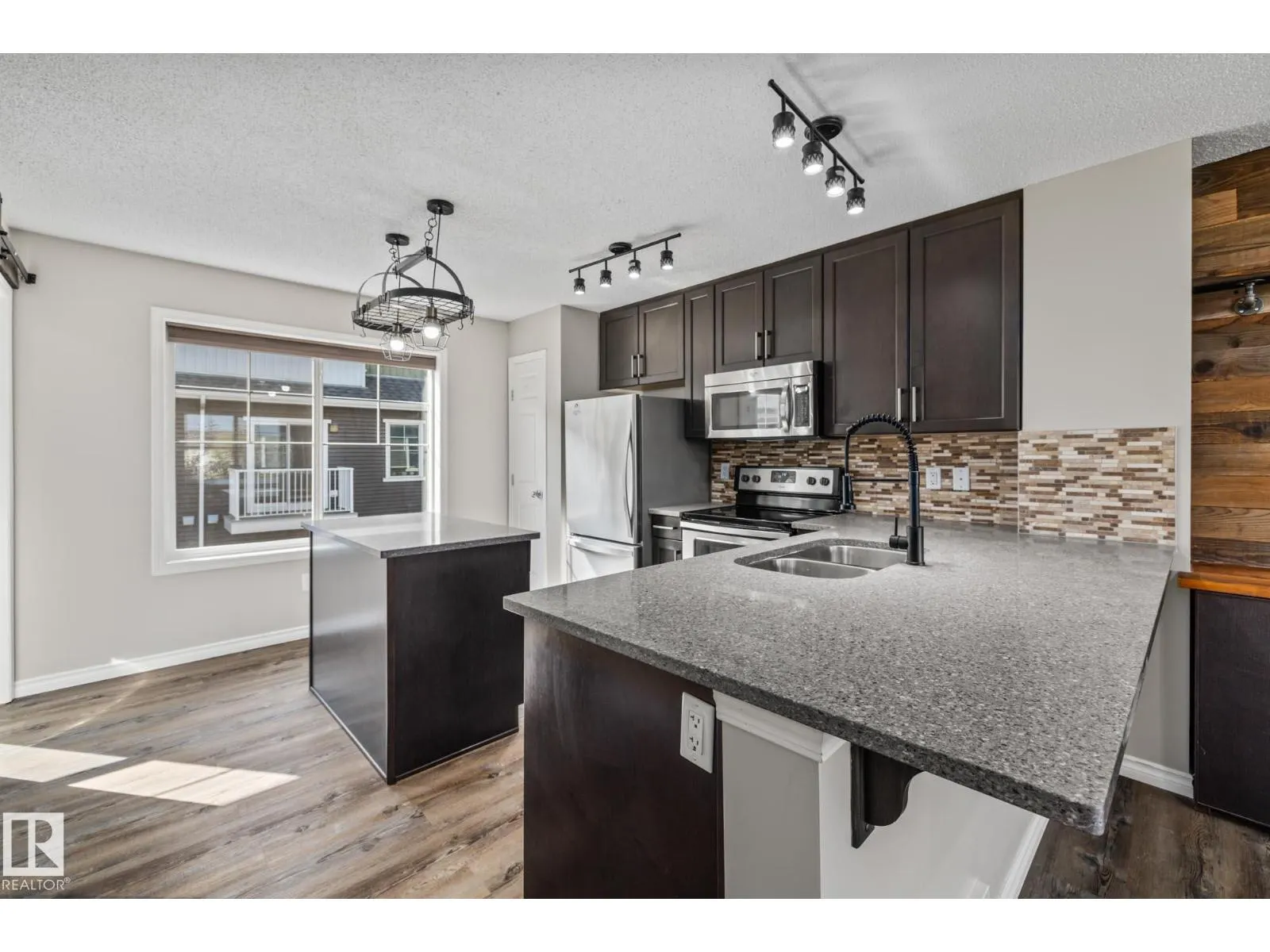 #18 7385 EDGEMONT WY NW