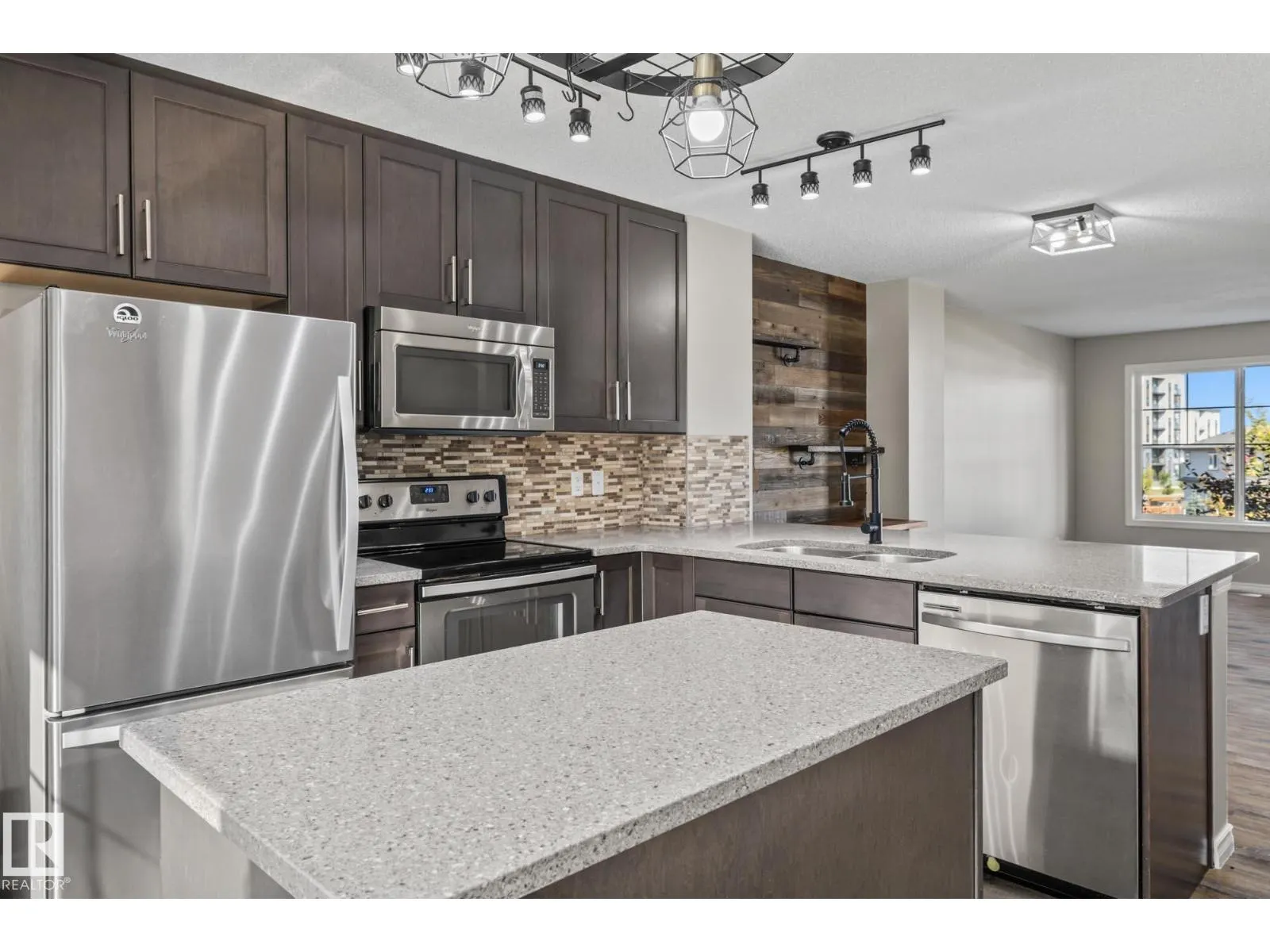 #18 7385 EDGEMONT WY NW
