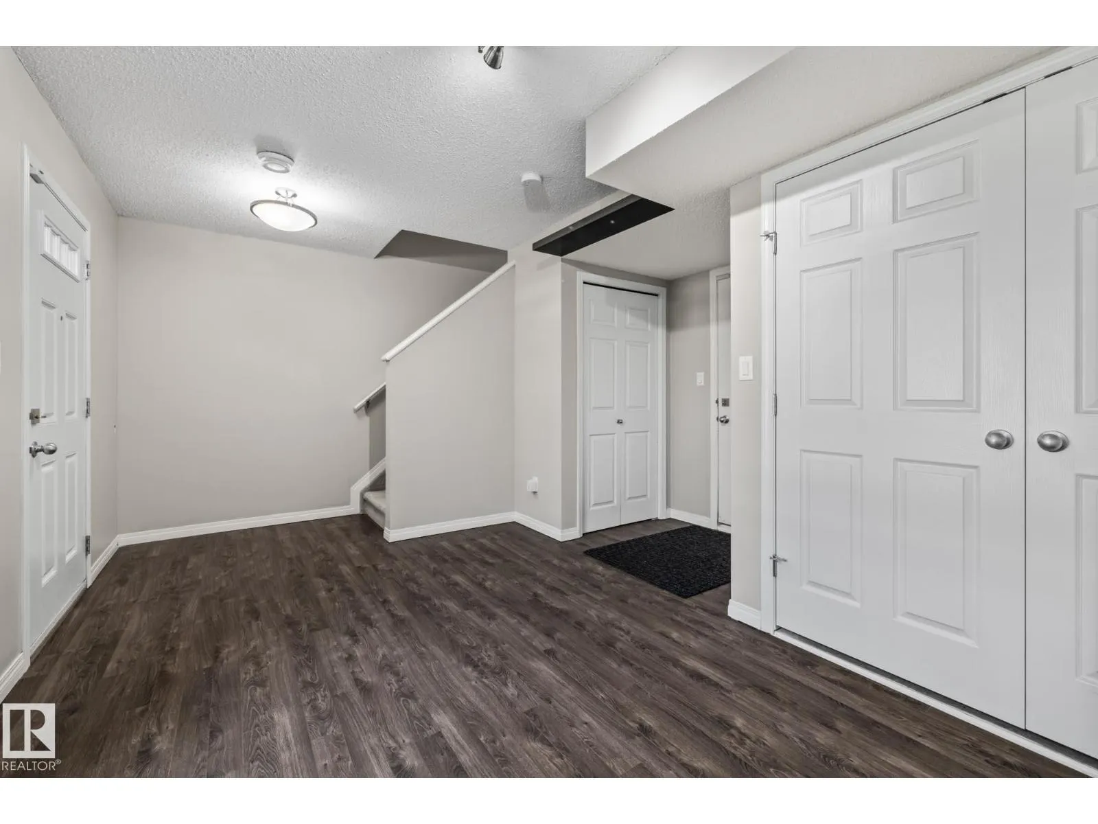 #18 7385 EDGEMONT WY NW