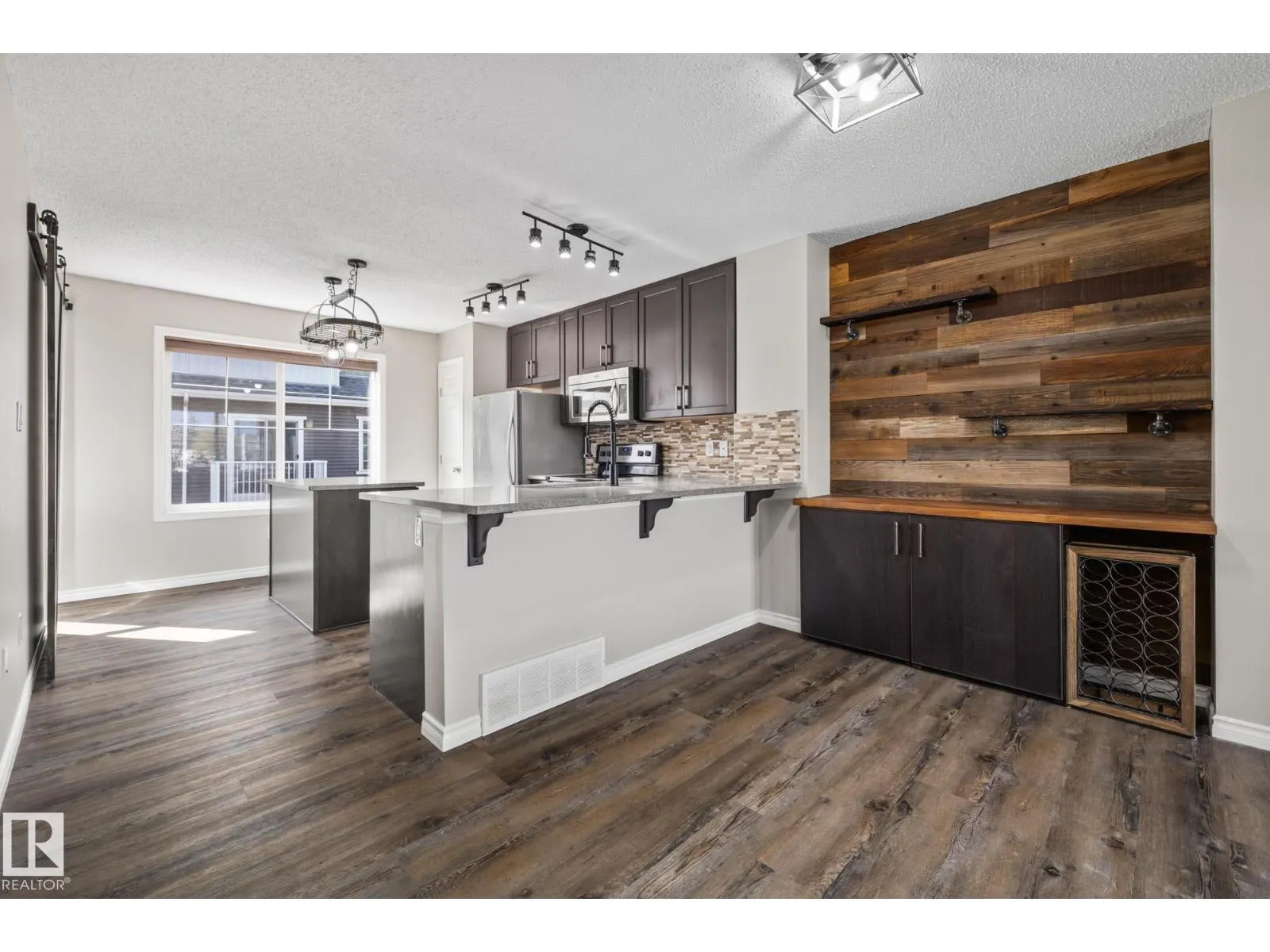 #18 7385 EDGEMONT WY NW