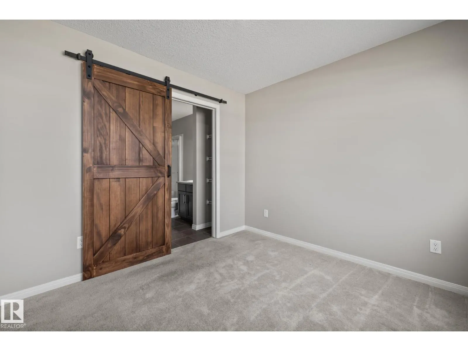 #18 7385 EDGEMONT WY NW