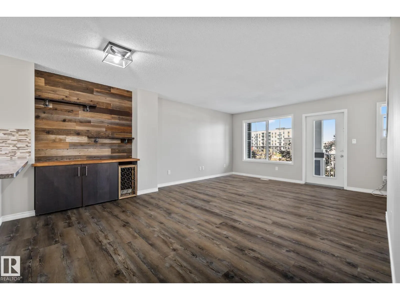 #18 7385 EDGEMONT WY NW