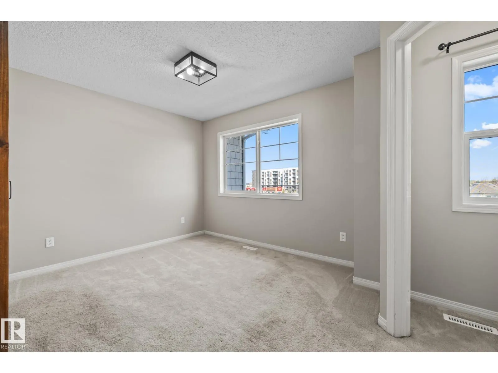 #18 7385 EDGEMONT WY NW