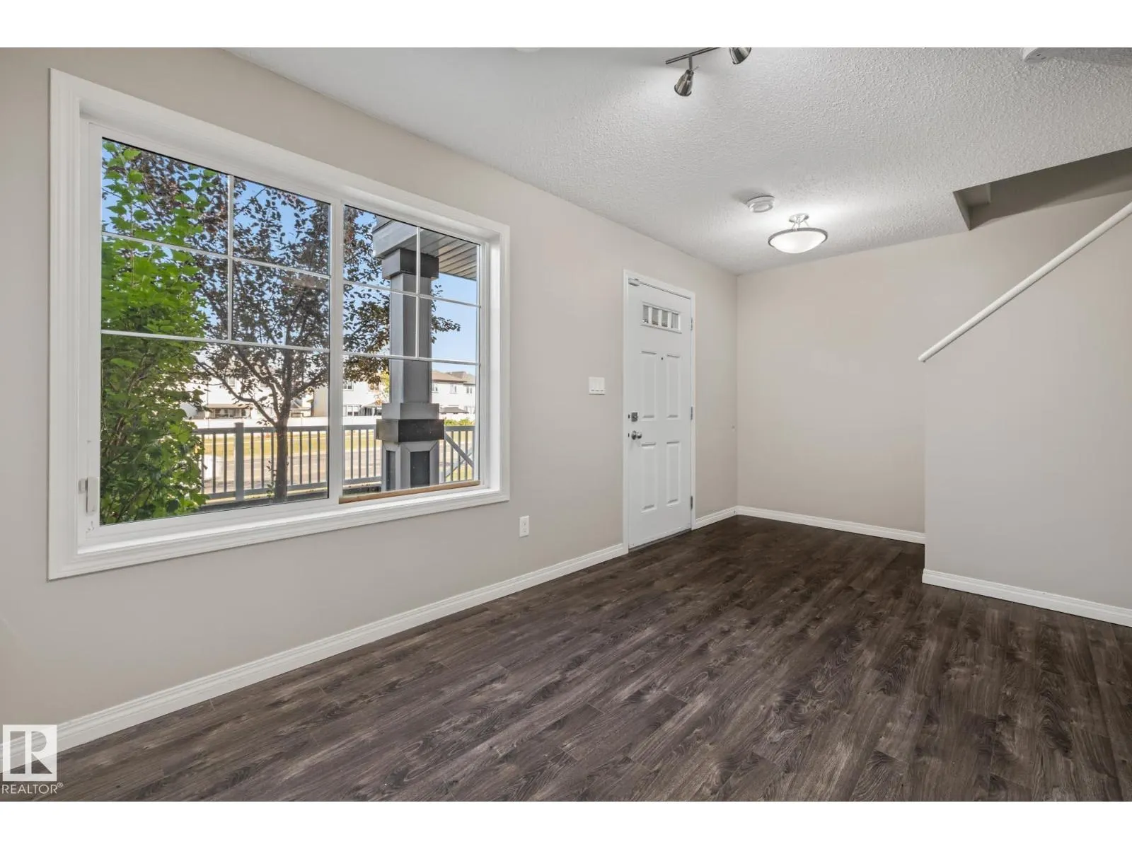 #18 7385 EDGEMONT WY NW