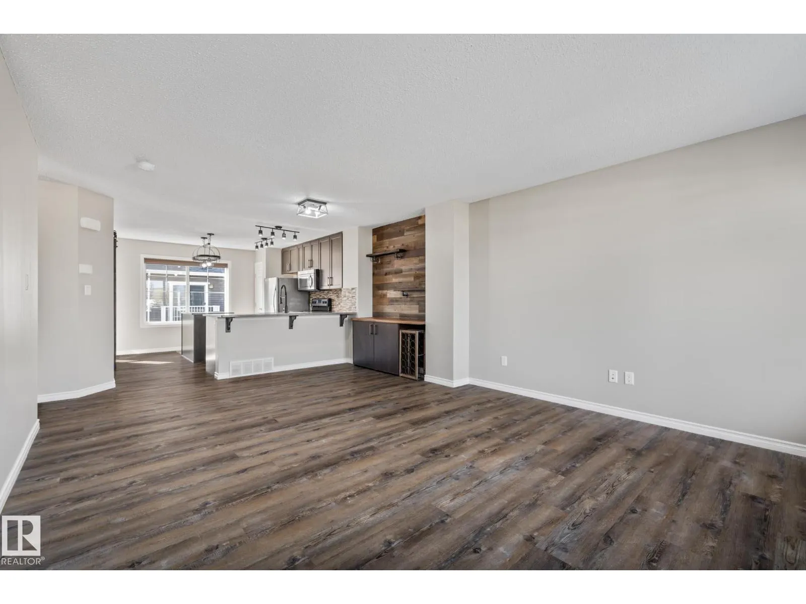 #18 7385 EDGEMONT WY NW