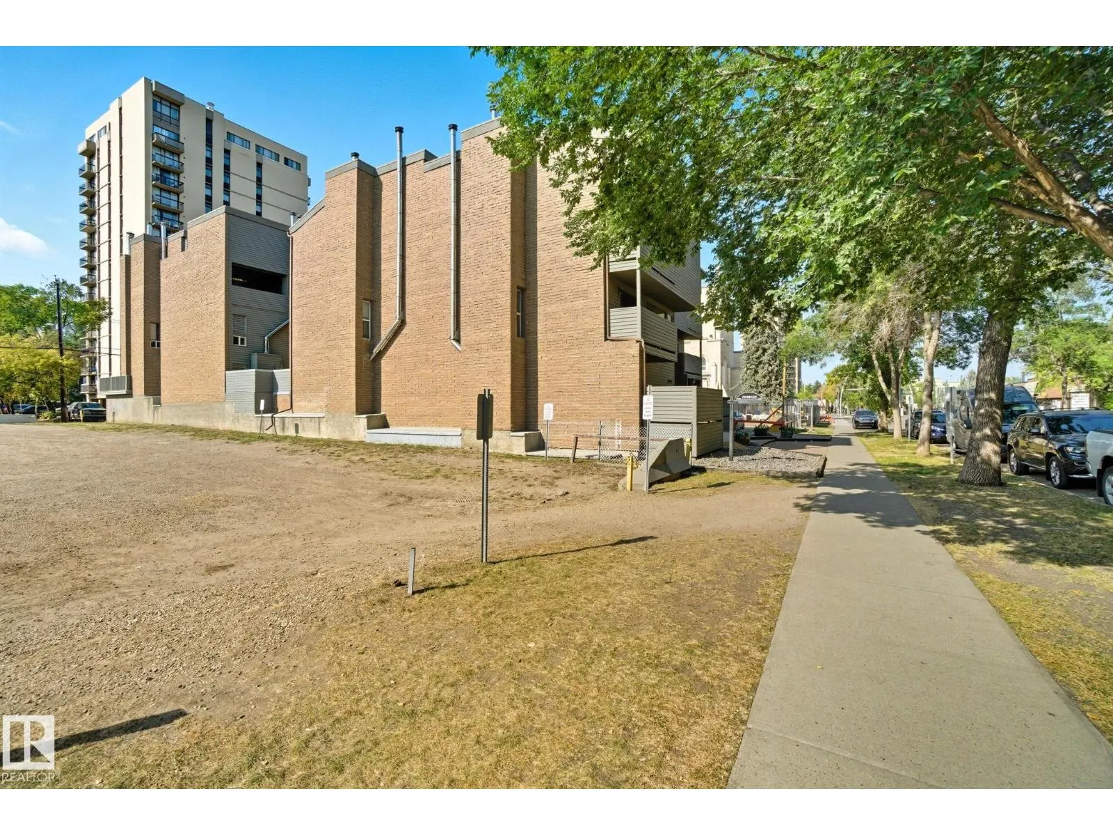 #3 10032 113 ST NW