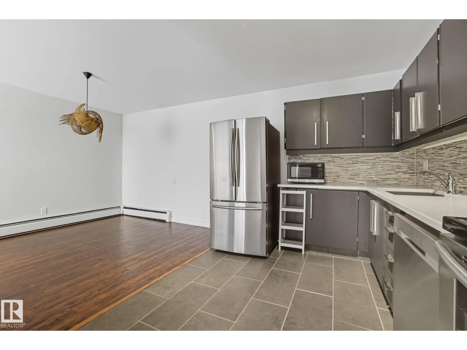 #3 10032 113 ST NW