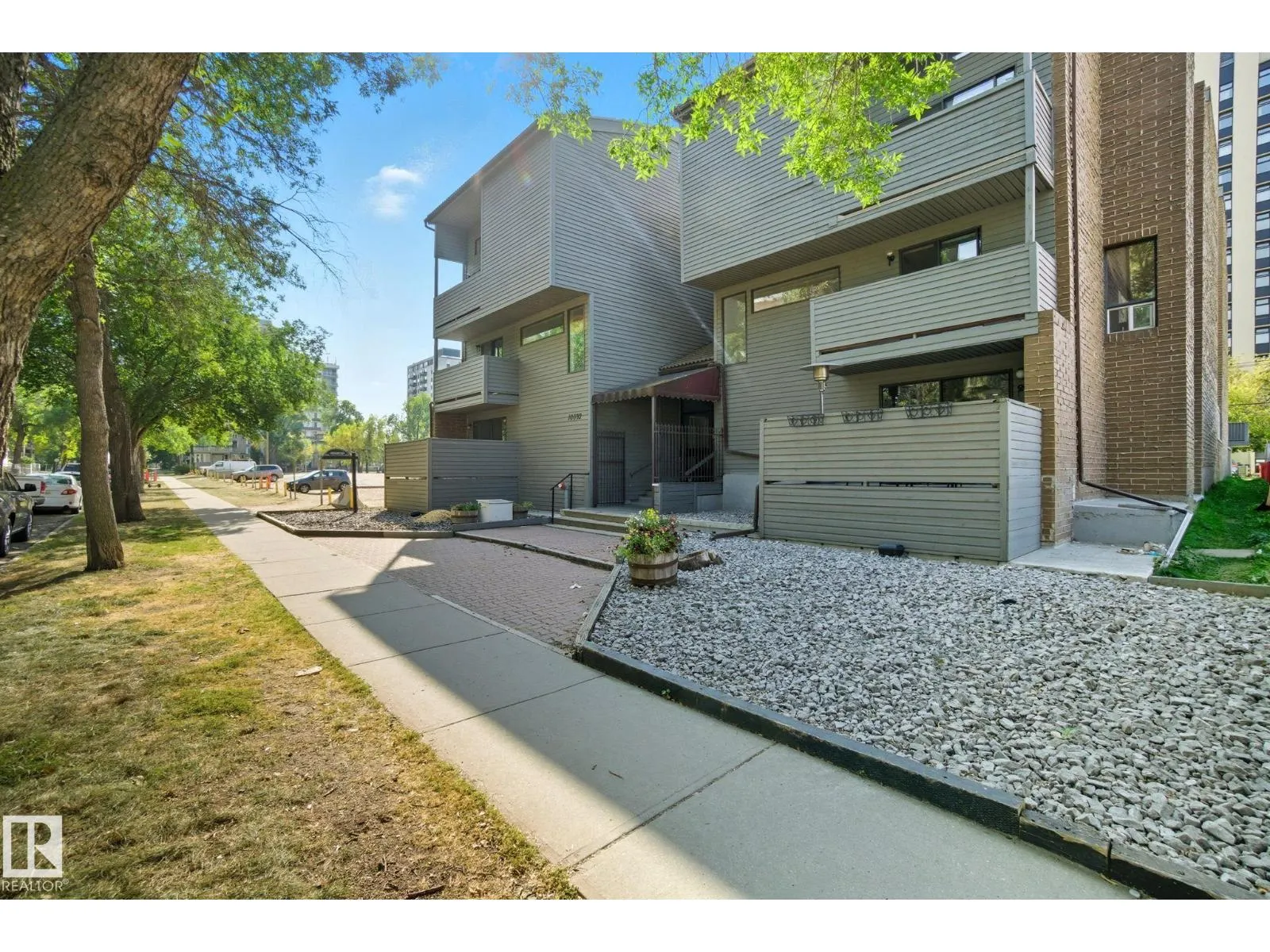 #3 10032 113 ST NW