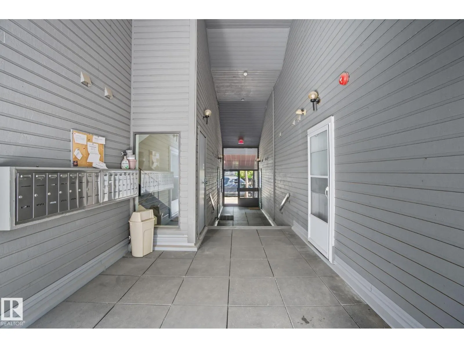 #3 10032 113 ST NW