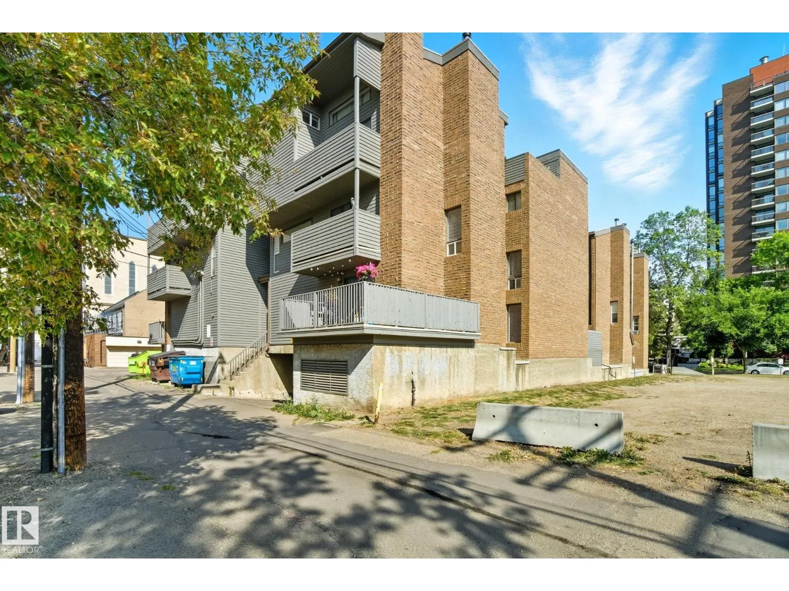 #3 10032 113 ST NW