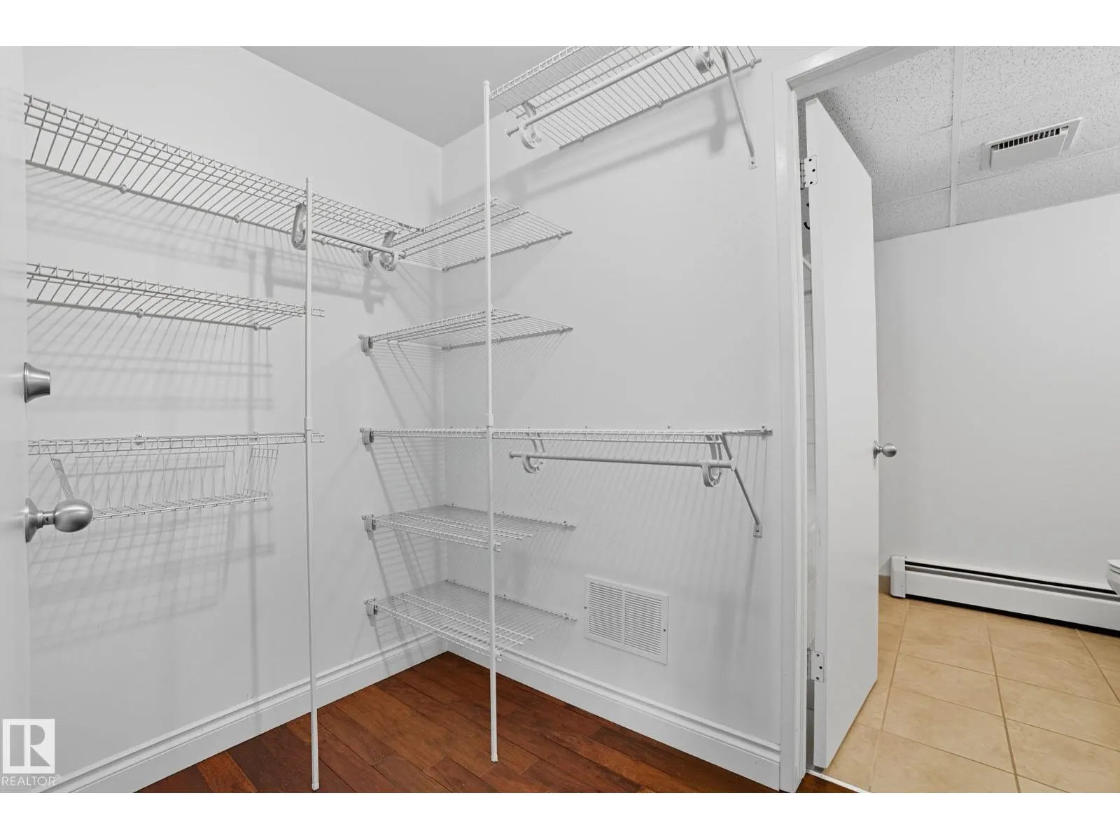 #3 10032 113 ST NW