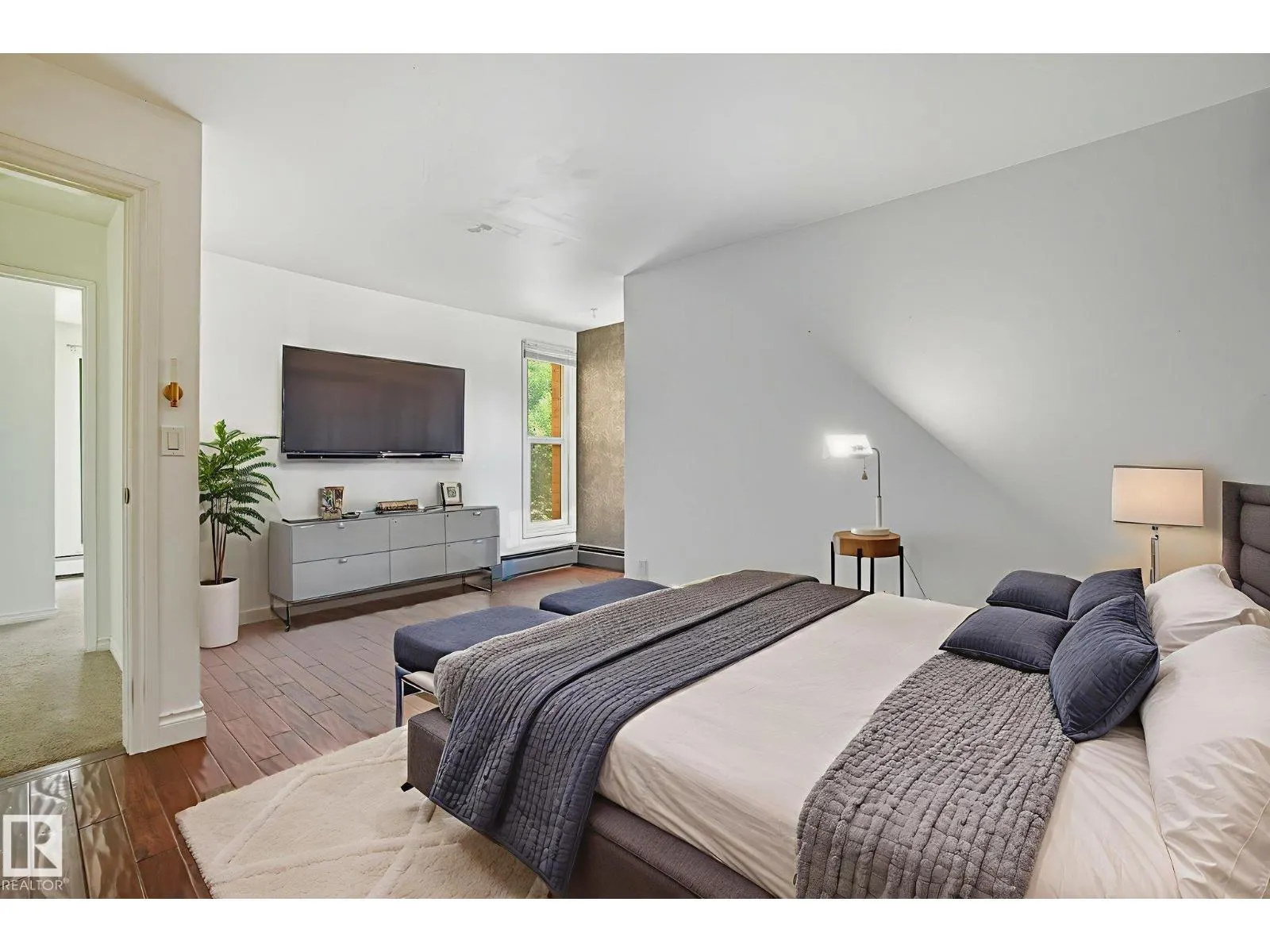 #3 10032 113 ST NW
