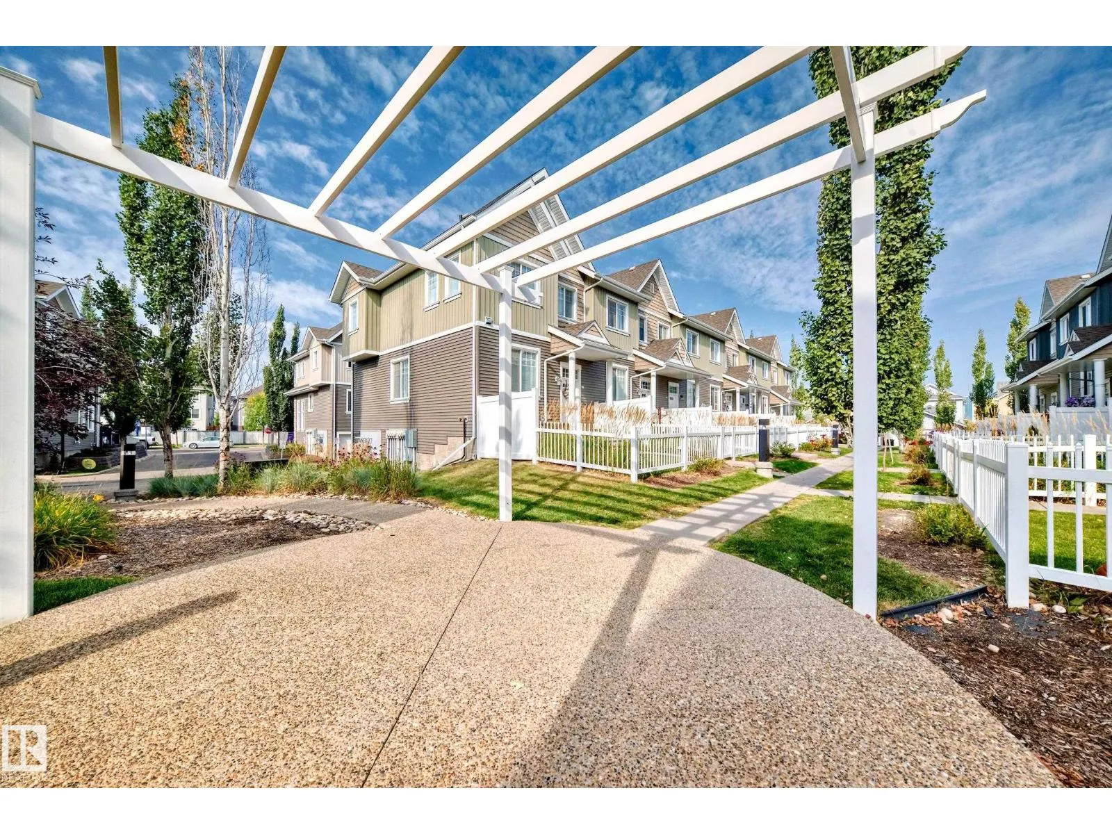 #90 4050 SAVARYN DR SW