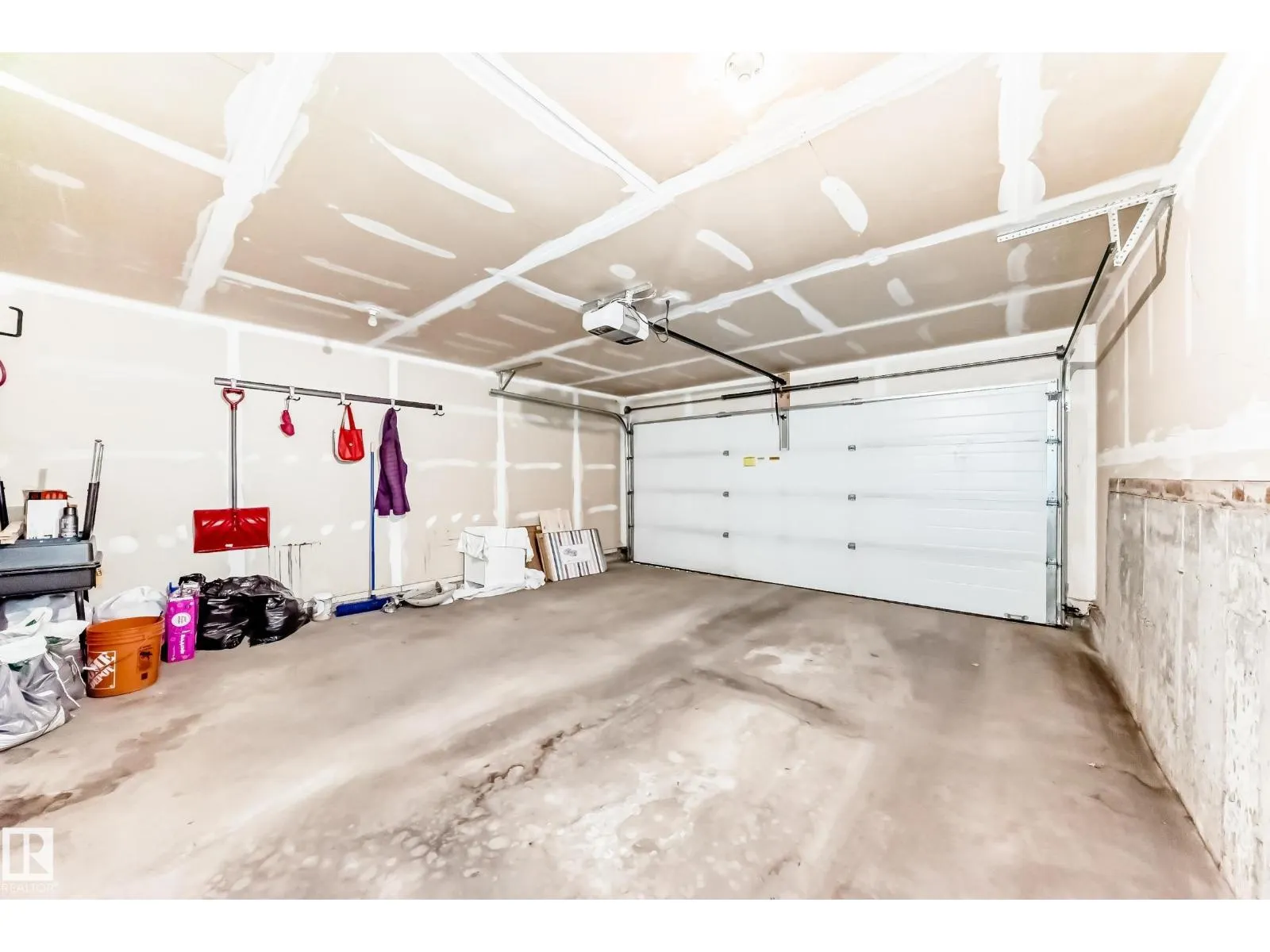 #90 4050 SAVARYN DR SW