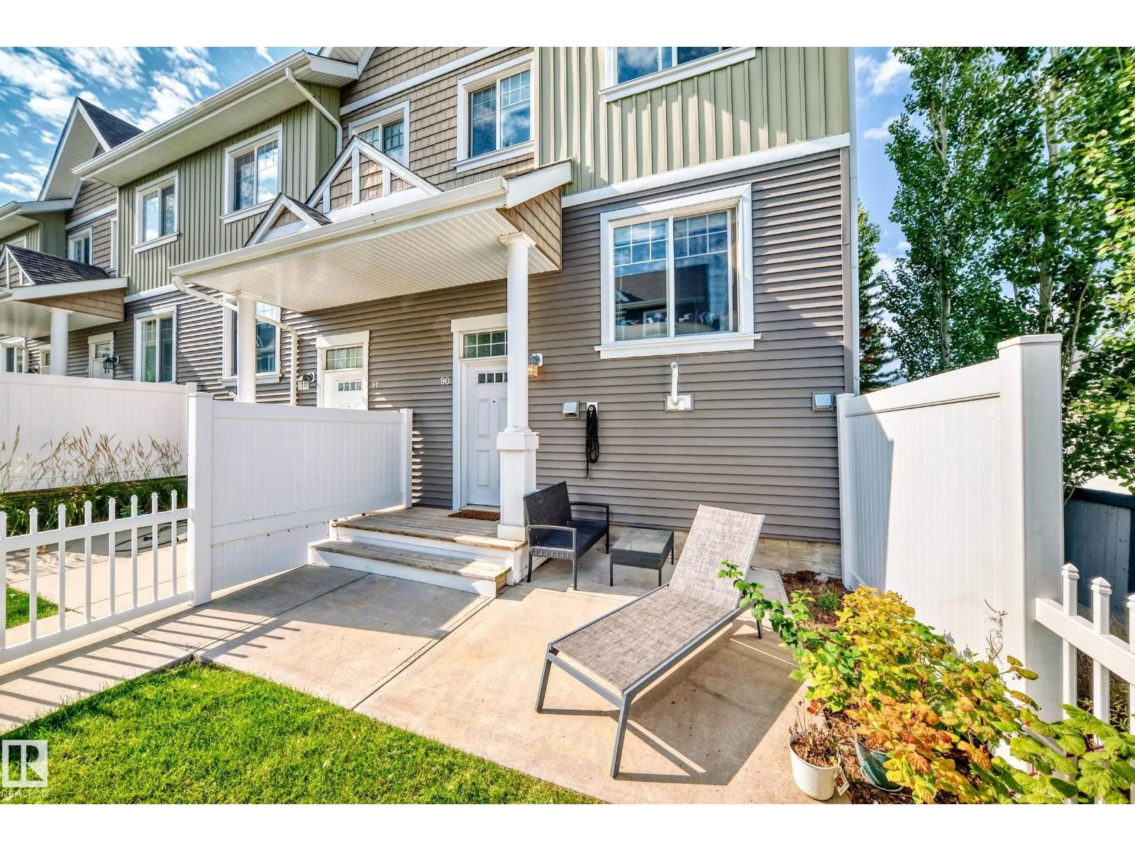 #90 4050 SAVARYN DR SW