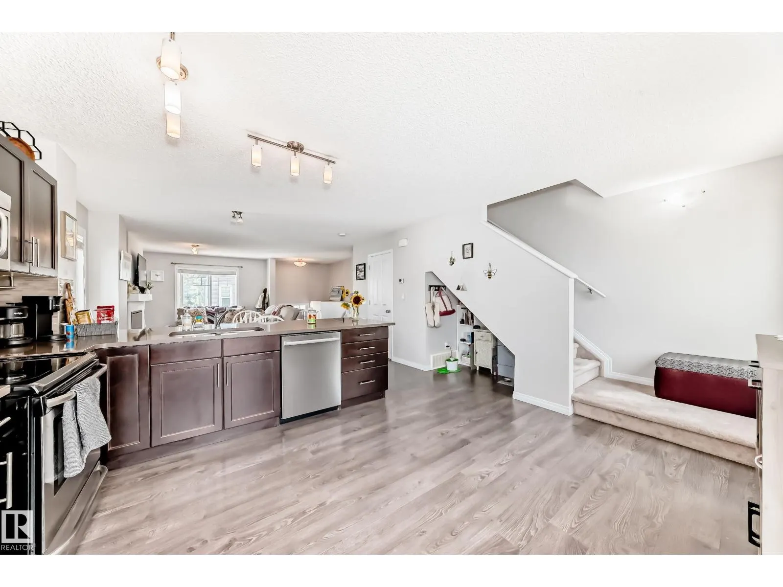 #90 4050 SAVARYN DR SW