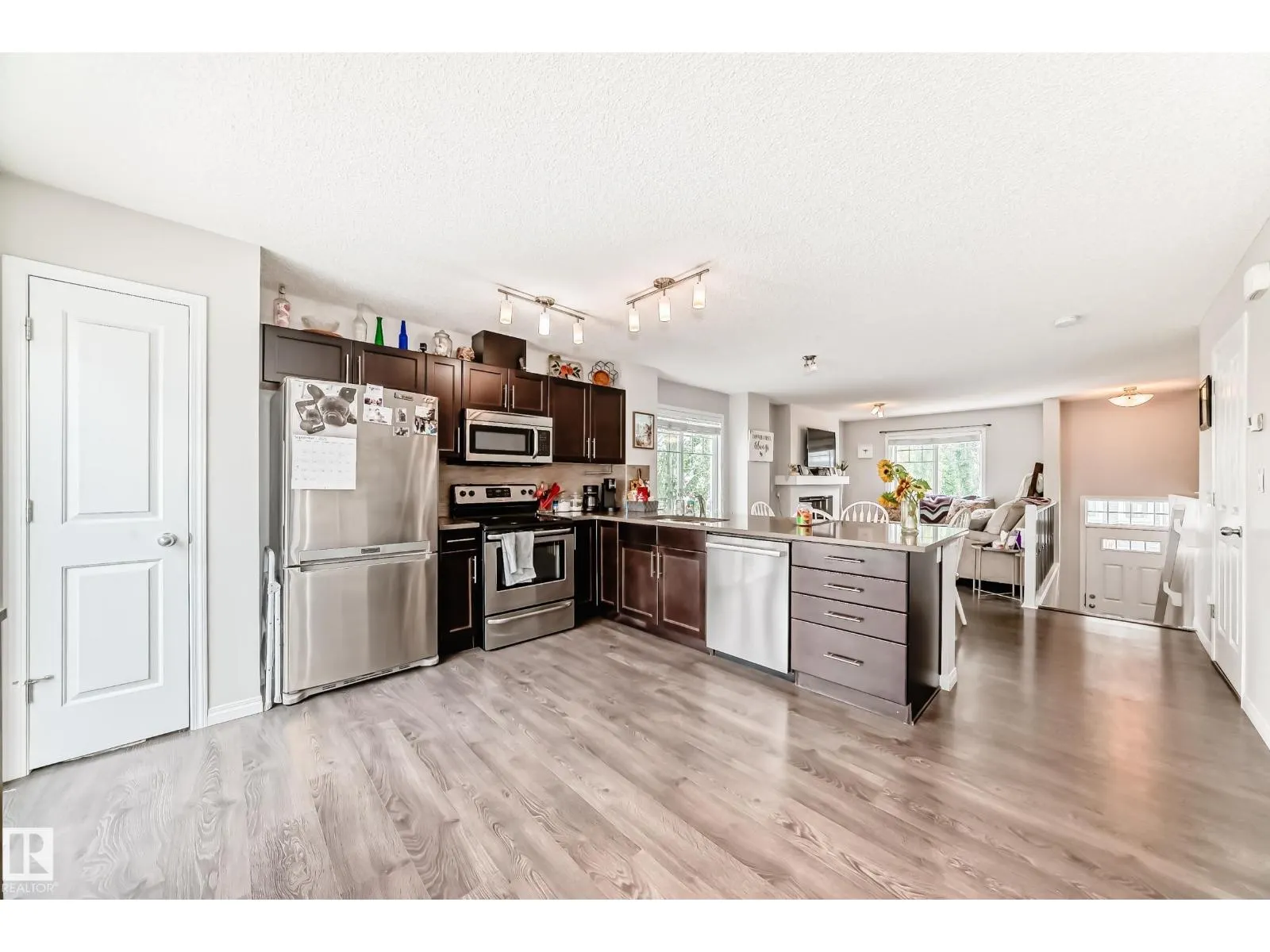 #90 4050 SAVARYN DR SW