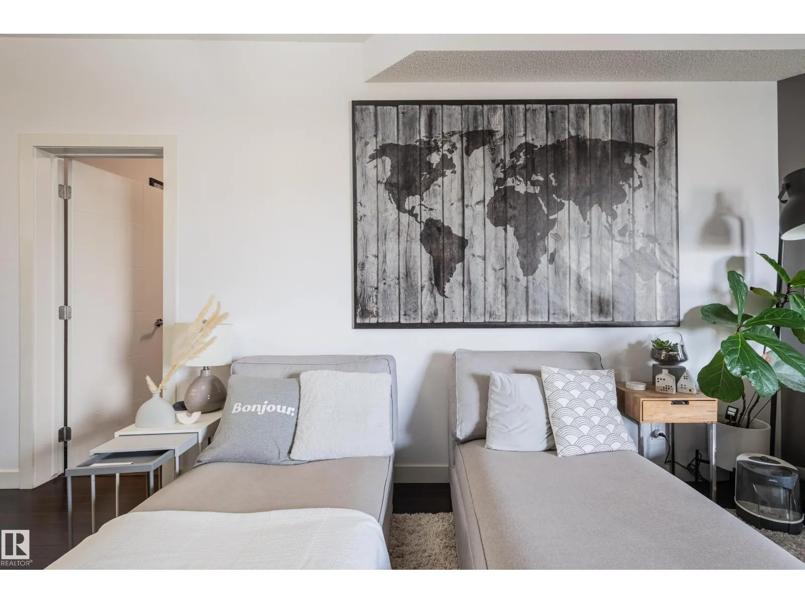 #305 10523 123 ST NW