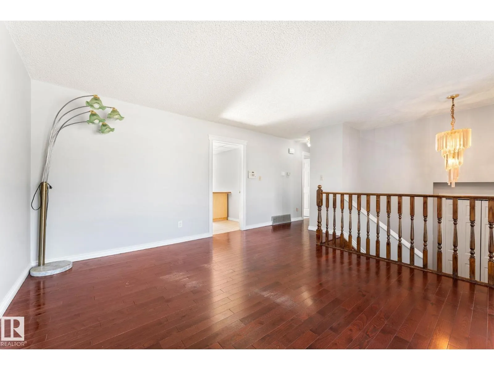 3227 145 AV NW