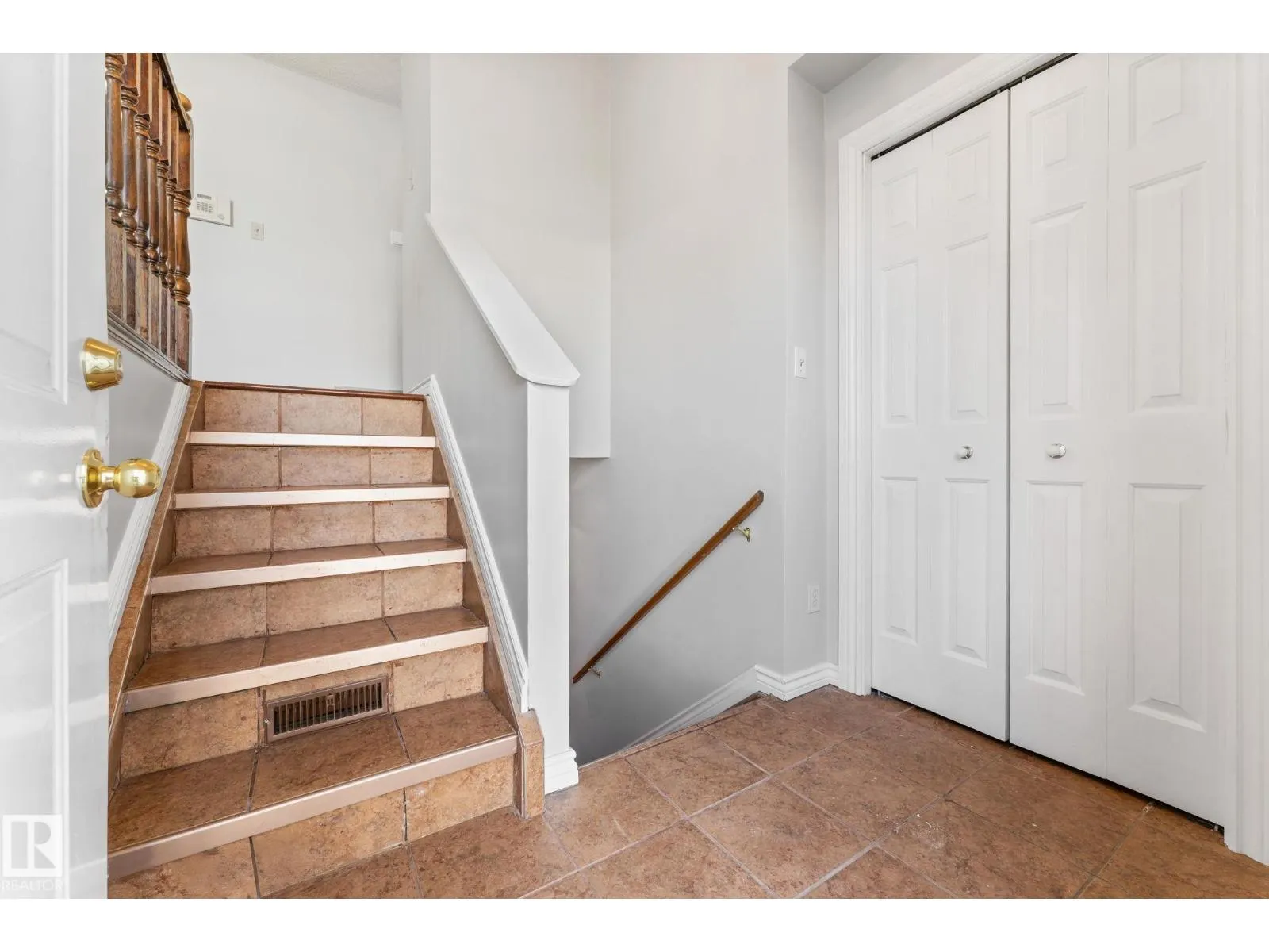3227 145 AV NW
