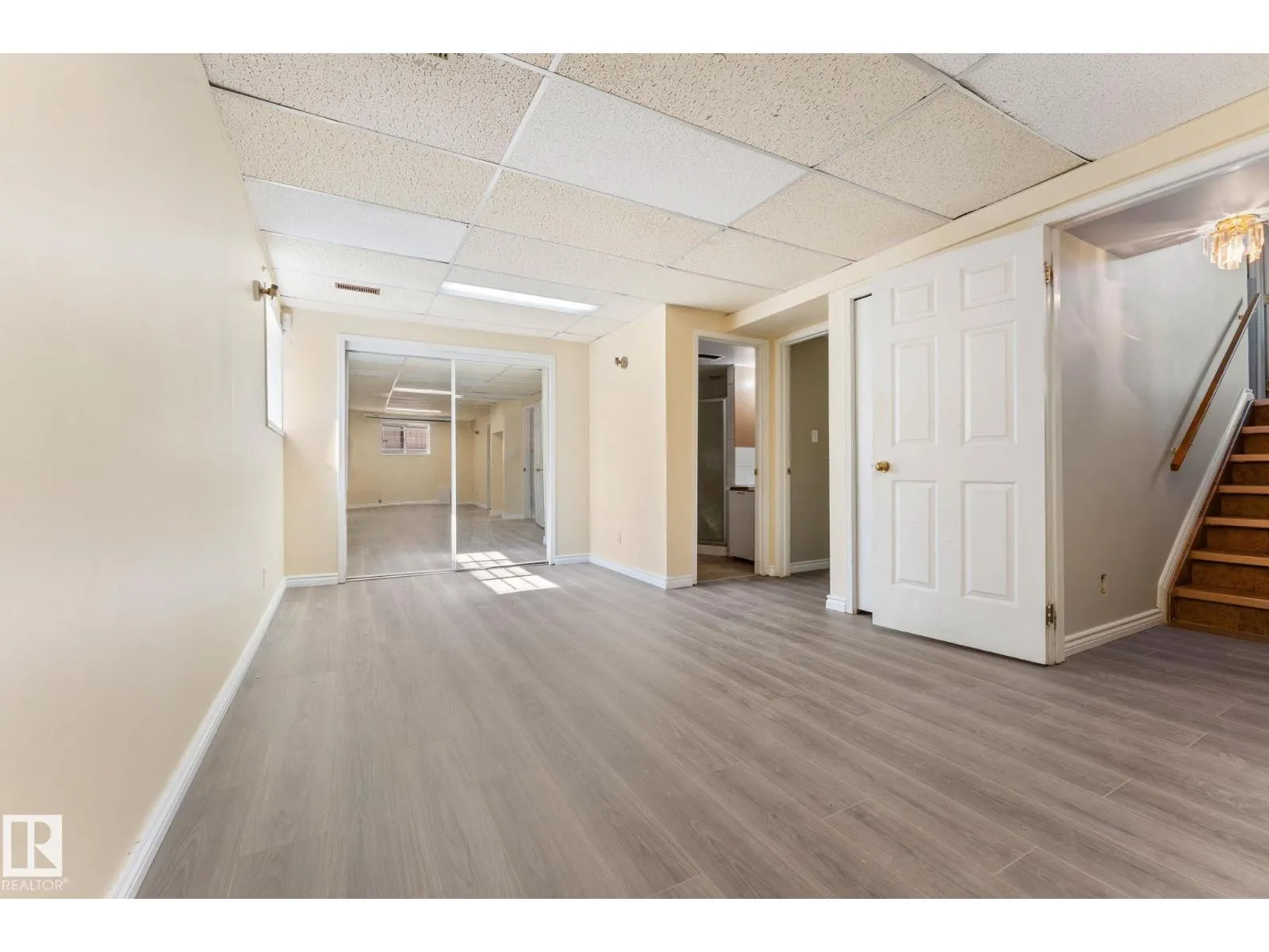 3227 145 AV NW