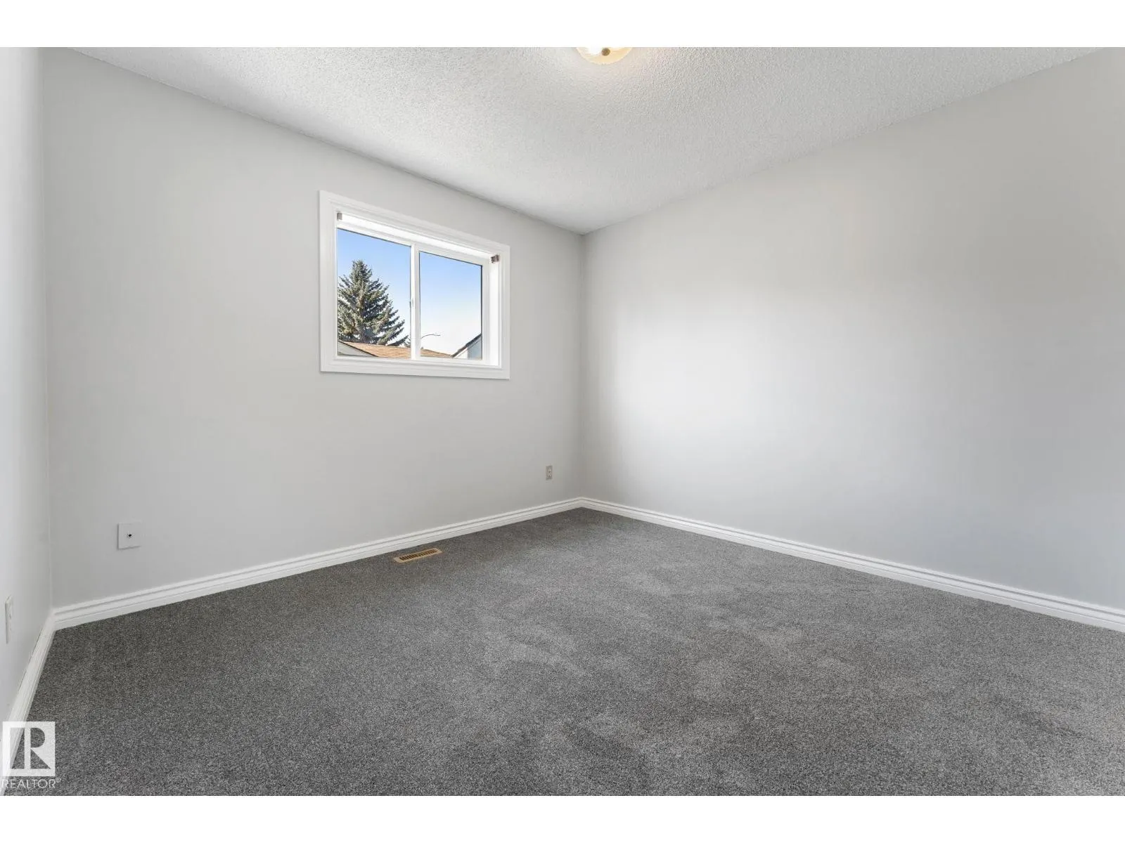 3227 145 AV NW