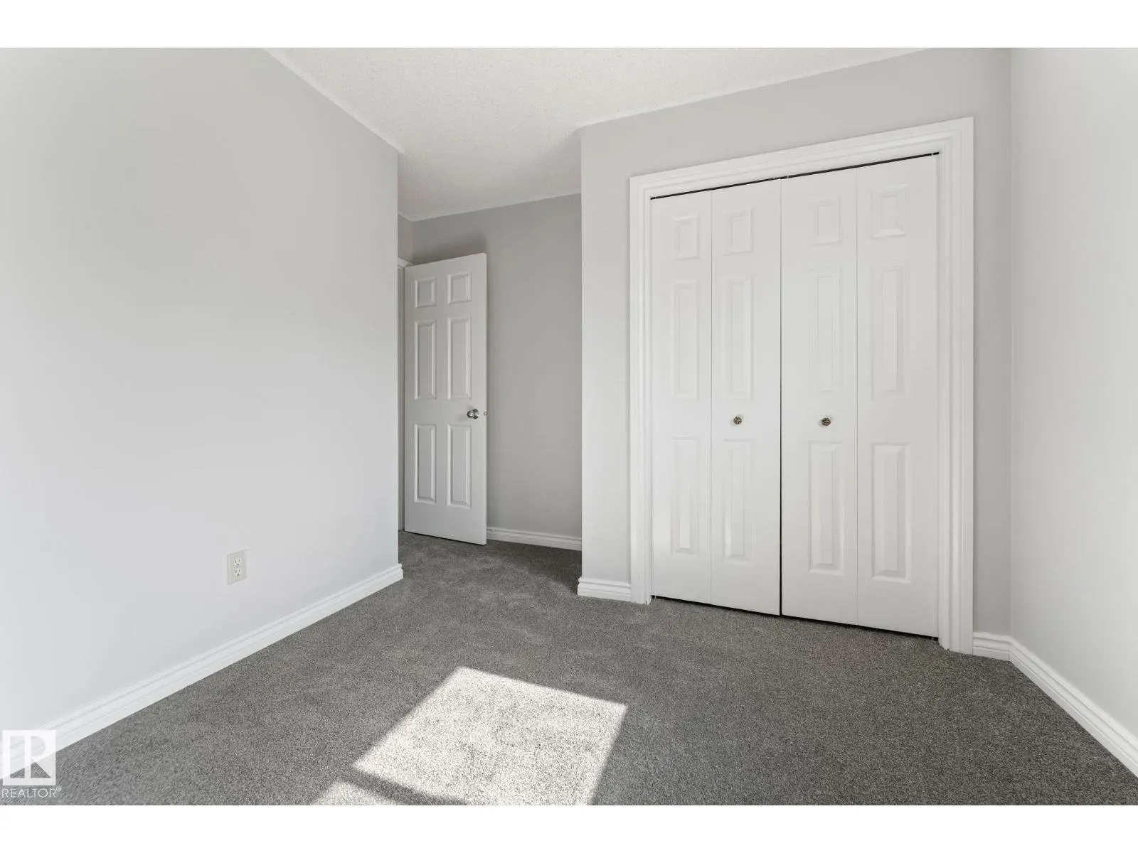 3227 145 AV NW