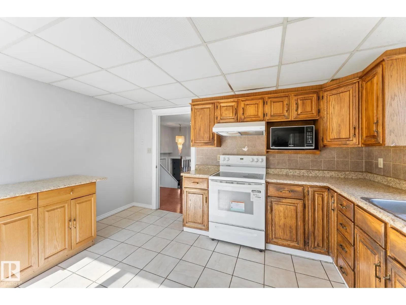 3227 145 AV NW