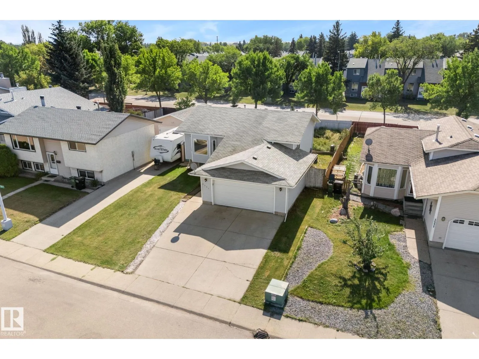 3227 145 AV NW