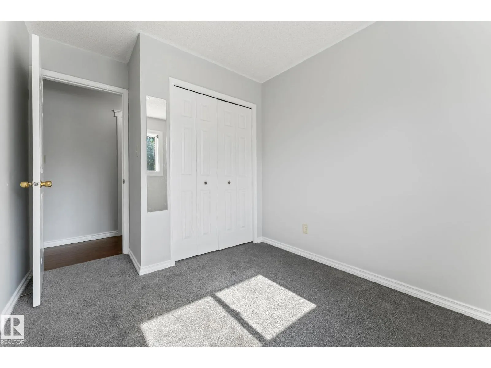3227 145 AV NW