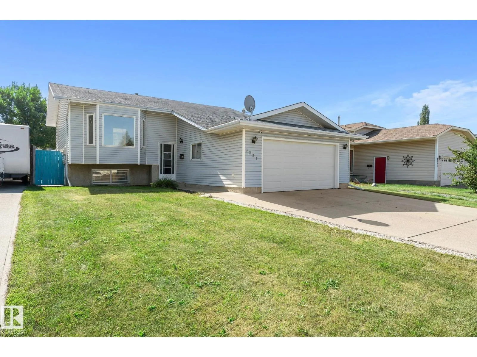 3227 145 AV NW