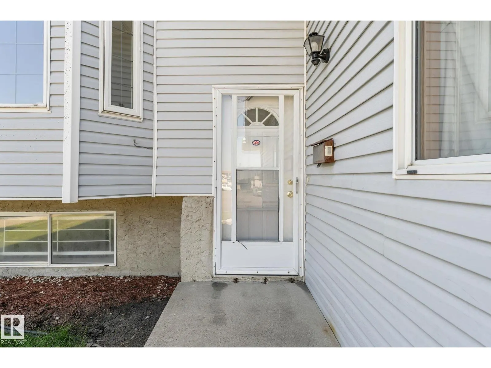 3227 145 AV NW